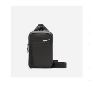 NIKE Sportswear Essentials Crossbody Bag (5L)